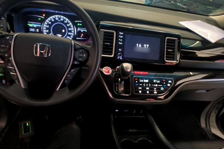 Used Honda Elysion 2019 2.0L Hybrid Supreme Edition Center Console