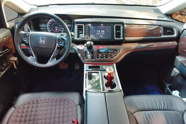 Used Honda Elysion 2019 2.0L Hybrid Supreme Edition Center Console
