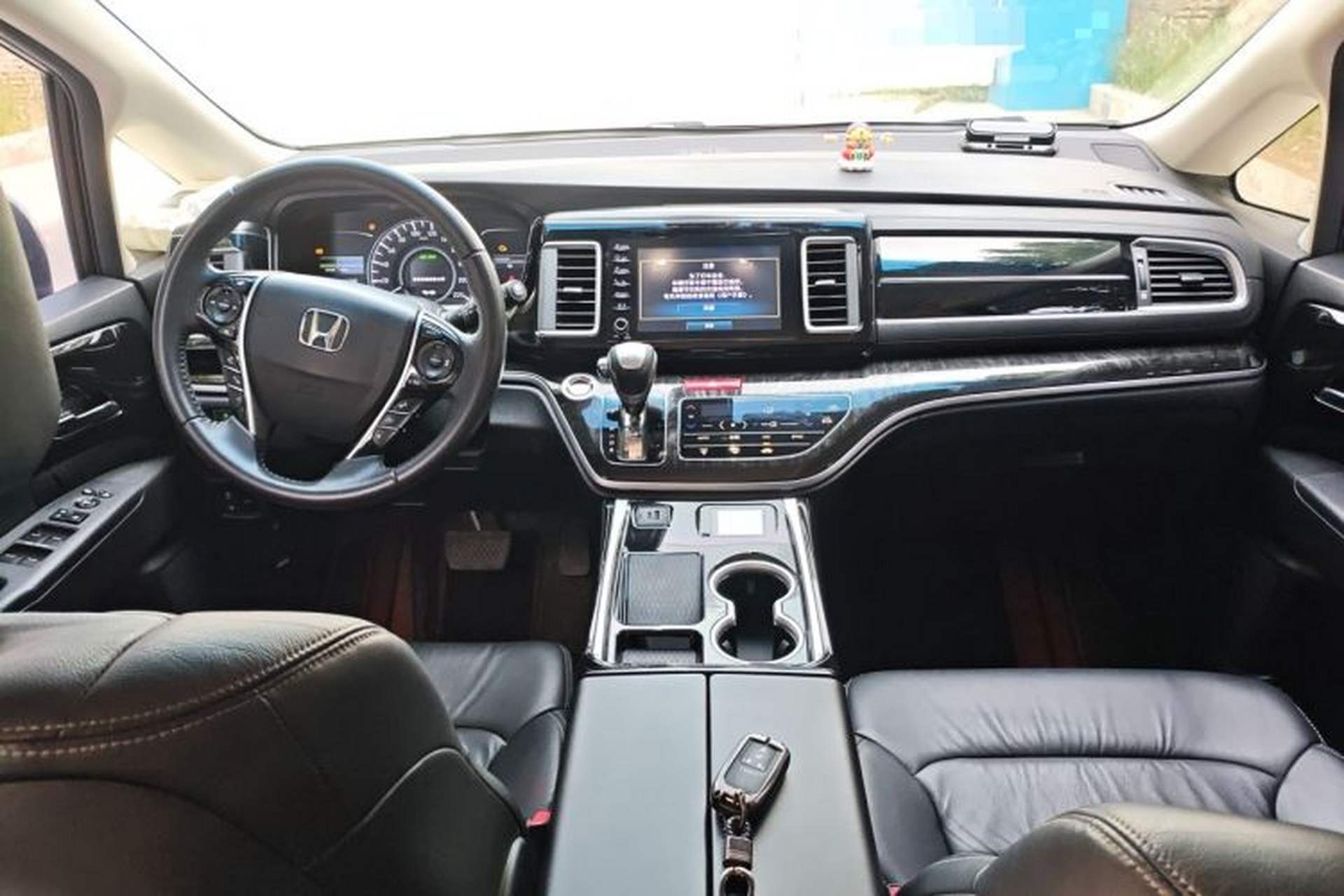 Used Honda Elysion 2019 2.0L Hybrid Supreme Edition Center Console
