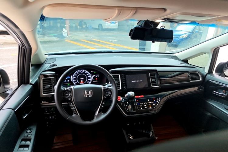 Used Honda Elysion 2019 2.0L Hybrid Supreme Edition Center Console