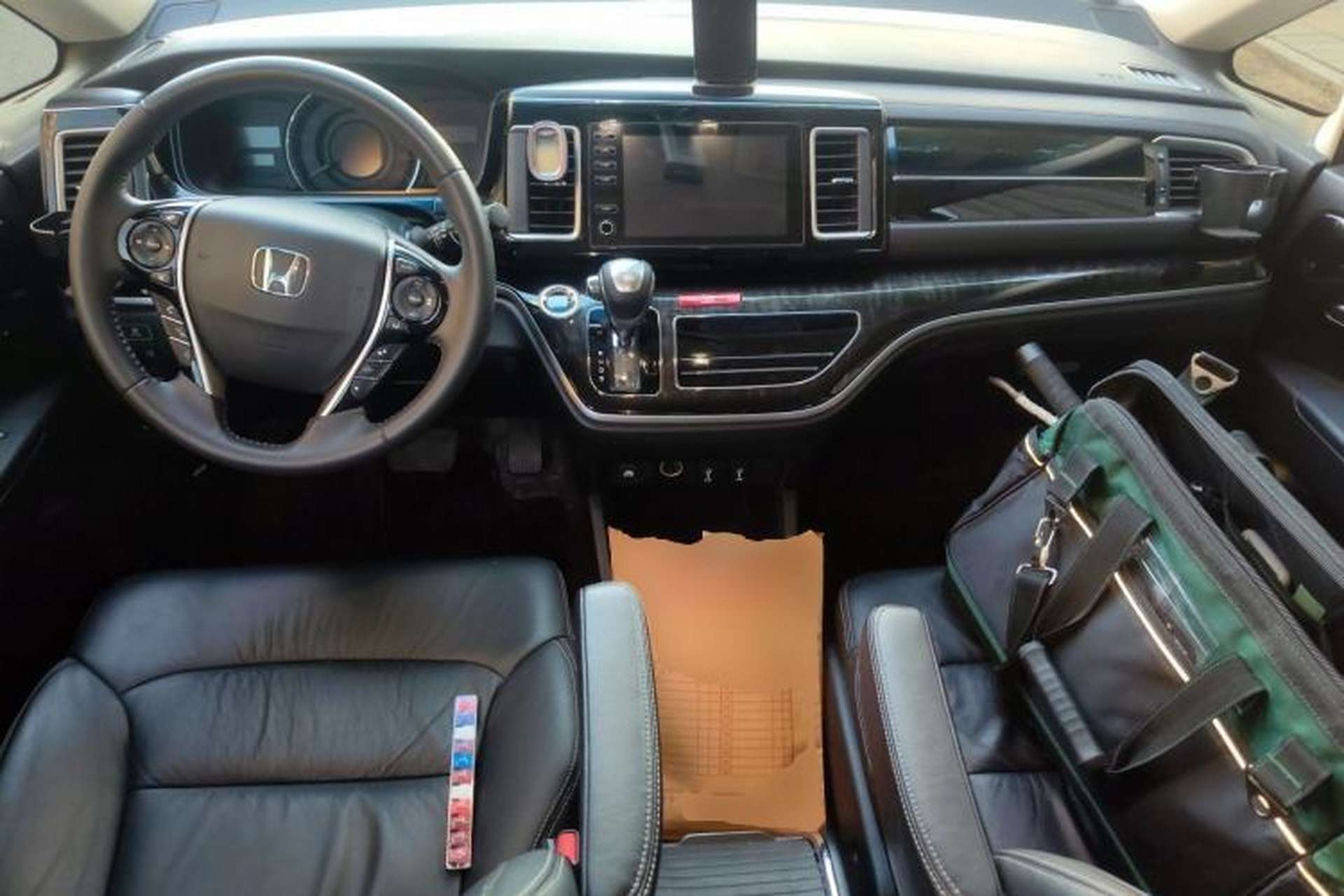 Used Honda Elysion 2019 2.0L Hybrid Luxury Edition Center Console