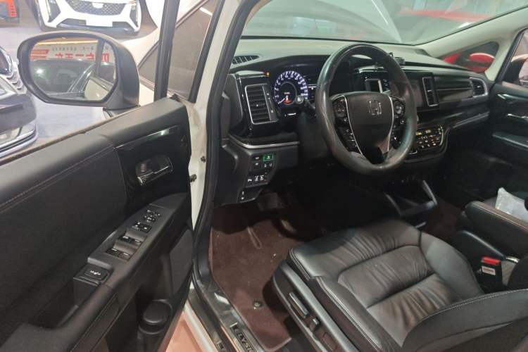 Used Honda Elysion 2019 2.0L Hybrid Luxury Edition Driver Seat