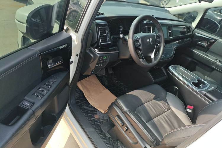 Used Honda Elysion 2019 2.0L Hybrid Luxury Edition Driver Seat