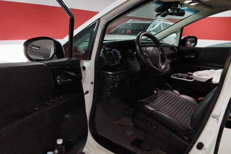 Used Honda Elysion 2019 2.0L Hybrid Luxury Edition Driver Seat