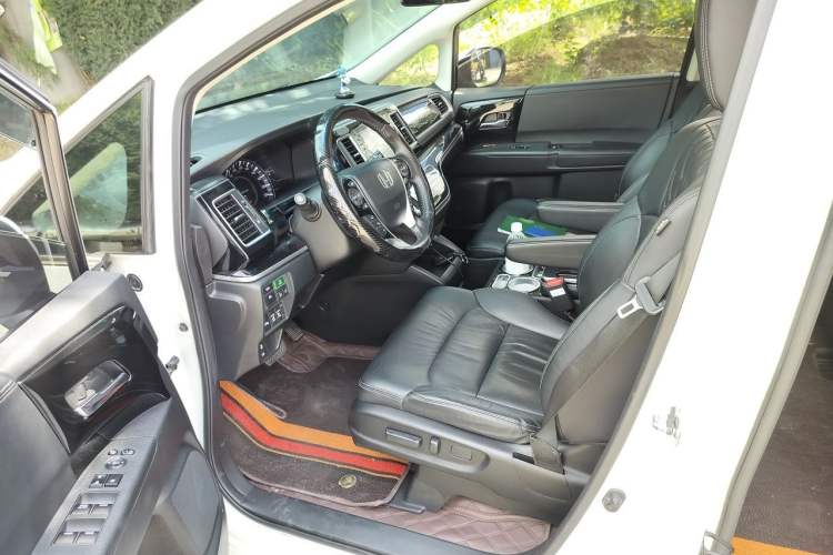 Used Honda Elysion 2019 2.0L Hybrid Luxury Edition Driver Seat