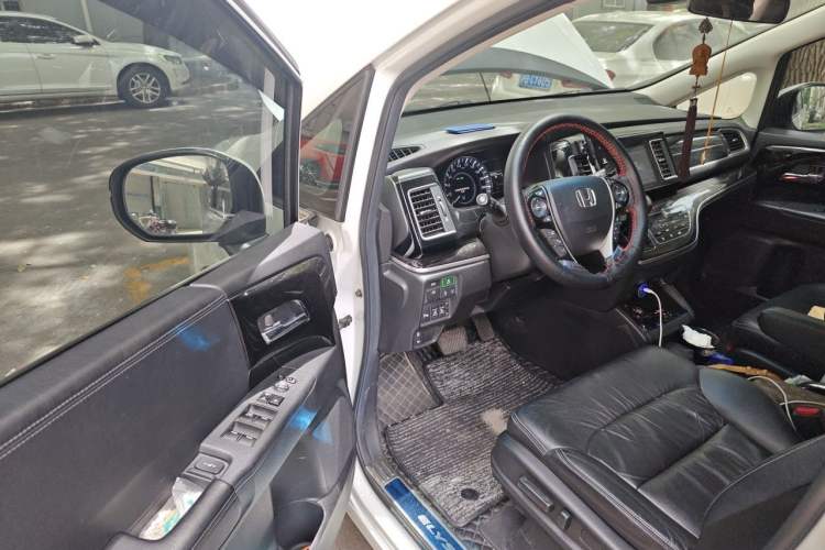 Used Honda Elysion 2019 2.0L Hybrid Luxury Edition Driver Seat