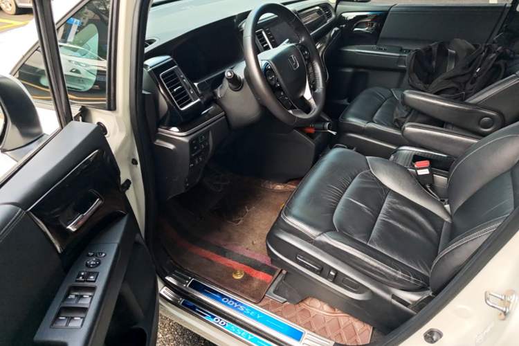Used Honda Elysion 2019 2.0L Hybrid Luxury Edition Driver Seat