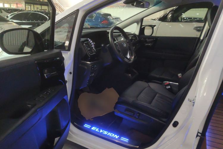 Used Honda Elysion 2019 2.0L Hybrid Luxury Edition Driver Seat