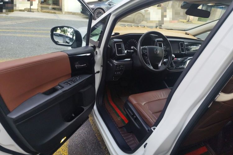 Used Honda Elysion 2019 2.0L Hybrid Supreme Edition Driver Seat