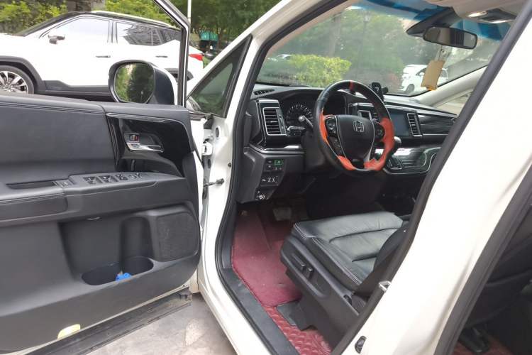 Used Honda Elysion 2019 2.0L Hybrid Luxury Edition Driver Seat