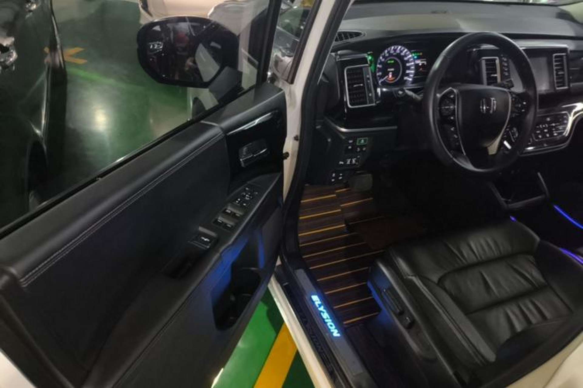 Used Honda Elysion 2019 2.0L Hybrid Luxury Edition Driver Seat