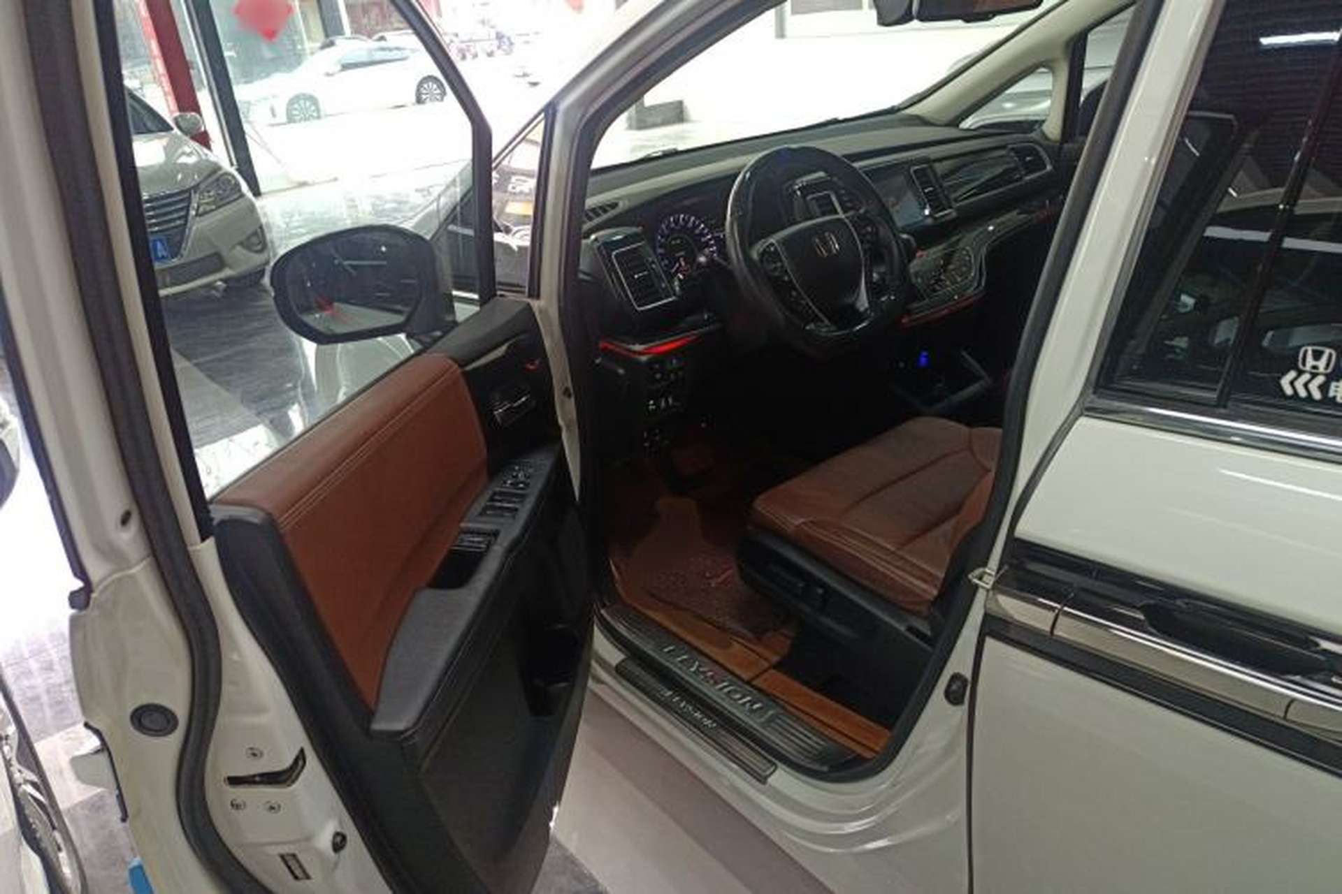 Used Honda Elysion 2019 2.0L Hybrid Supreme Edition Driver Seat