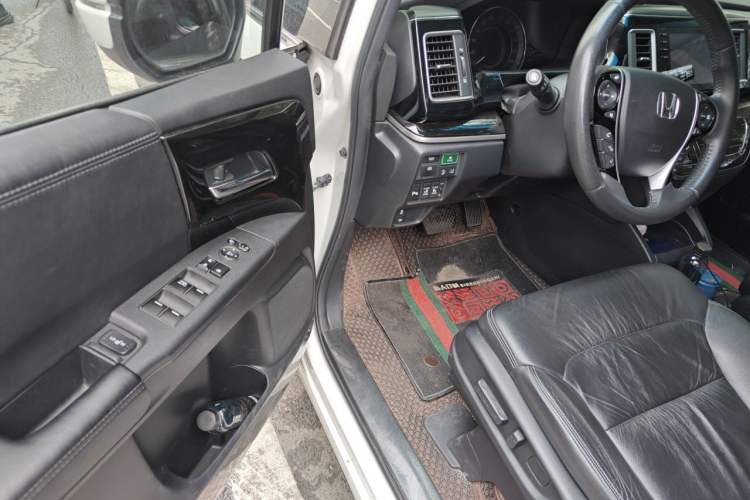 Used Honda Elysion 2019 2.0L Hybrid Luxury Edition Driver Seat