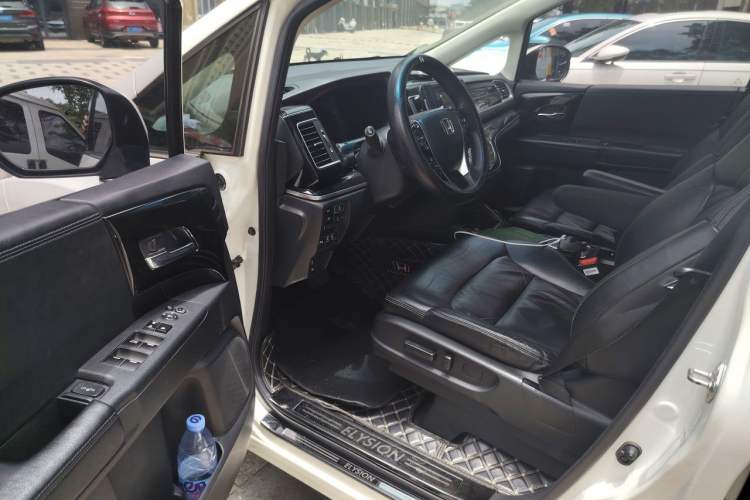 Used Honda Elysion 2019 2.0L Hybrid Luxury Edition Driver Seat