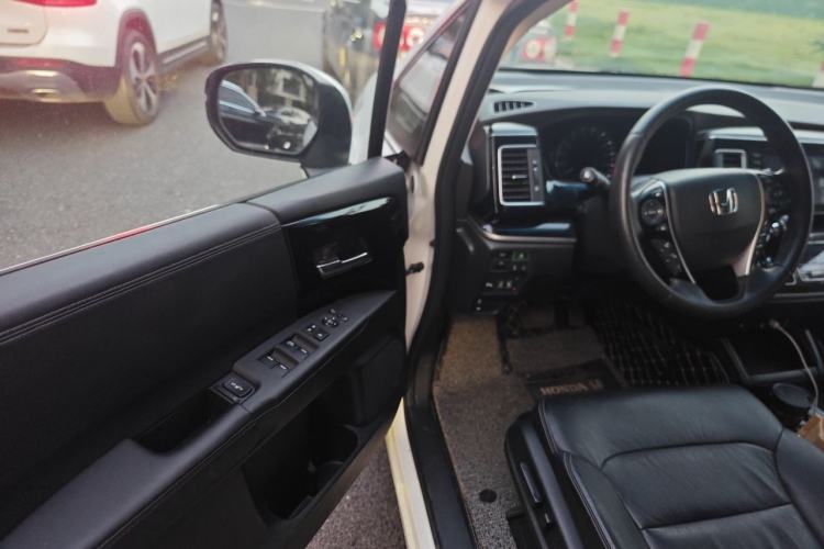 Used Honda Elysion 2019 2.0L Hybrid Luxury Edition Driver Seat