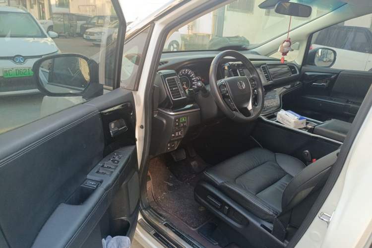 Used Honda Elysion 2019 2.0L Hybrid Luxury Edition Driver Seat