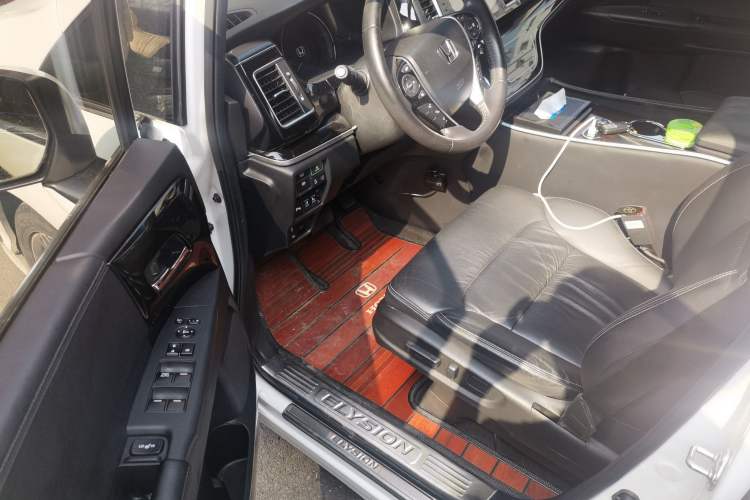 Used Honda Elysion 2019 2.0L Hybrid Luxury Edition Driver Seat