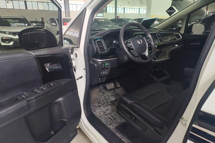 Used Honda Elysion 2019 2.0L Hybrid Luxury Edition Driver Seat