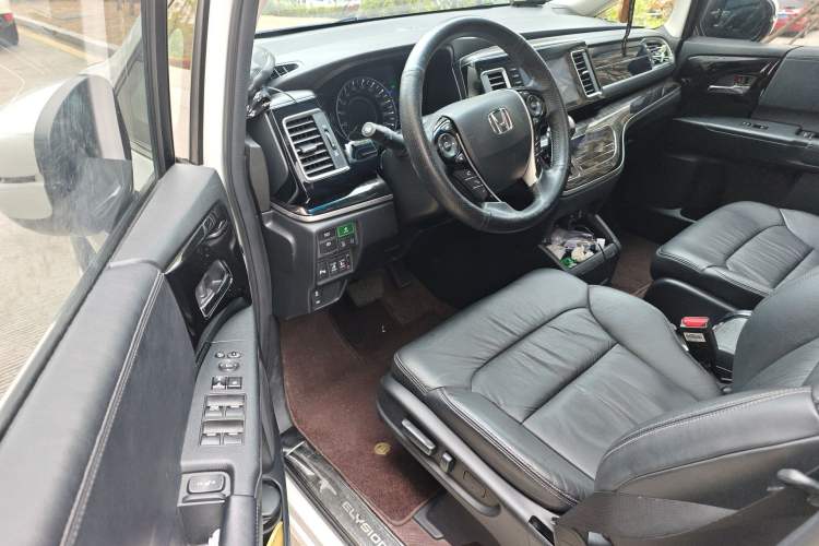 Used Honda Elysion 2019 2.0L Hybrid Luxury Edition Driver Seat