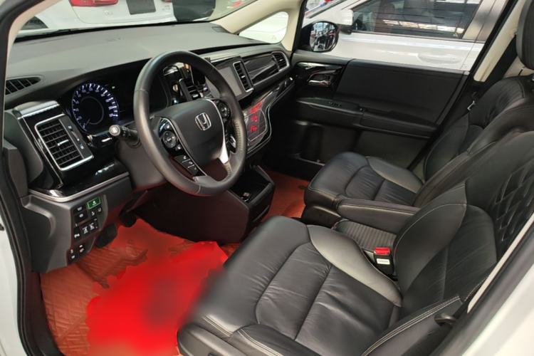 Used Honda Elysion 2019 2.0L Hybrid Supreme Edition Driver Seat