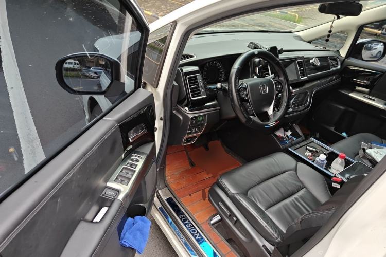 Used Honda Elysion 2019 2.0L Hybrid Luxury Edition Driver Seat