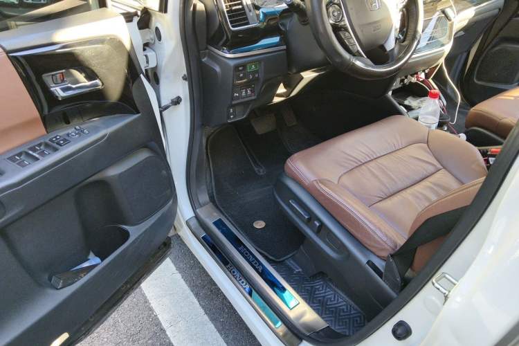 Used Honda Elysion 2019 2.0L Hybrid Supreme Edition Driver Seat