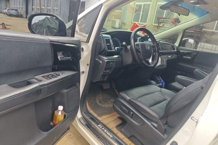Used Honda Elysion 2019 2.0L Hybrid Luxury Edition Driver Seat