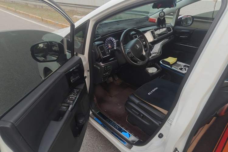 Used Honda Elysion 2019 2.0L Hybrid Luxury Edition Driver Seat
