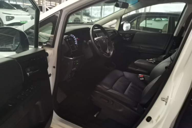 Used Honda Elysion 2019 2.0L Hybrid Luxury Edition Driver Seat