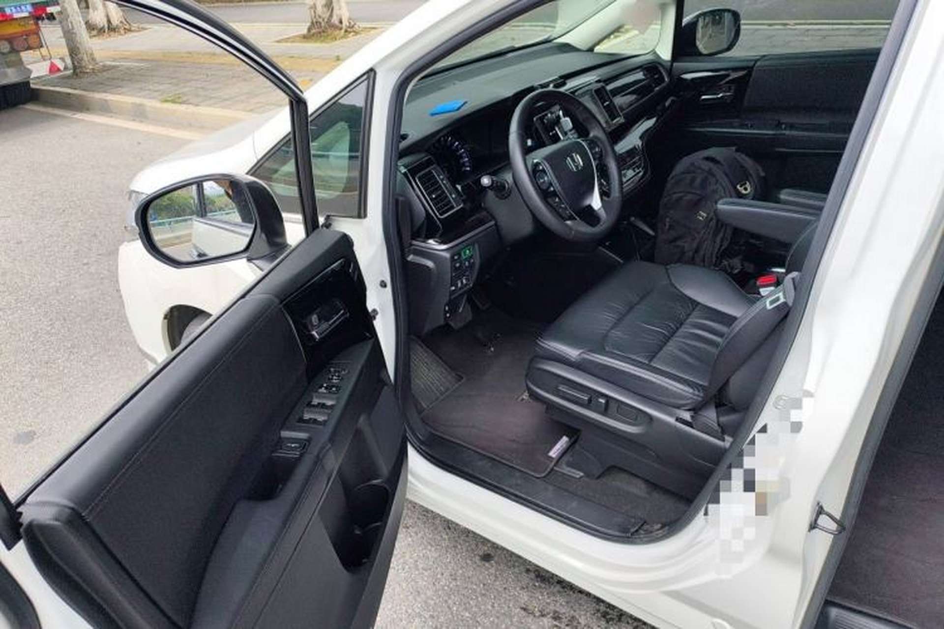 Used Honda Elysion 2019 2.0L Hybrid Luxury Edition Driver Seat