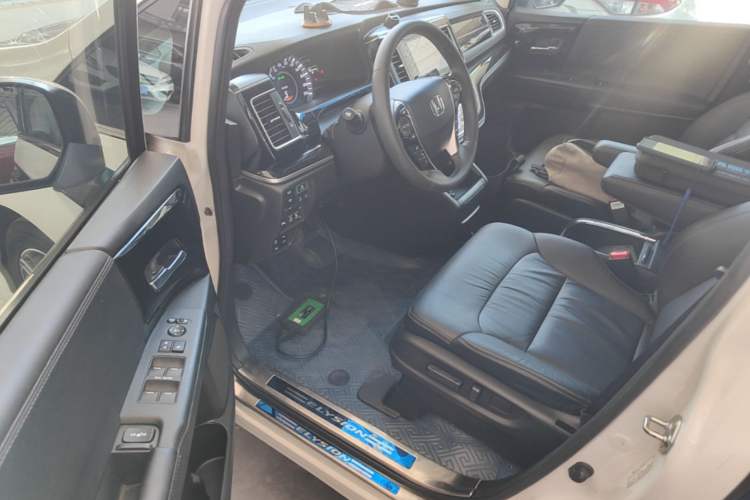 Used Honda Elysion 2019 2.0L Hybrid Supreme Edition Driver Seat