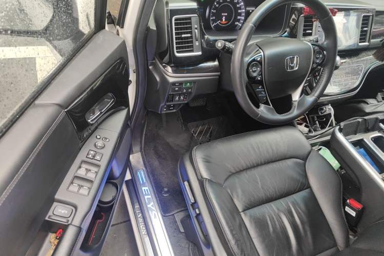 Used Honda Elysion 2019 2.0L Hybrid Luxury Edition Driver Seat