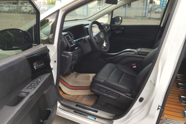Used Honda Elysion 2019 2.0L Hybrid Luxury Edition Driver Seat