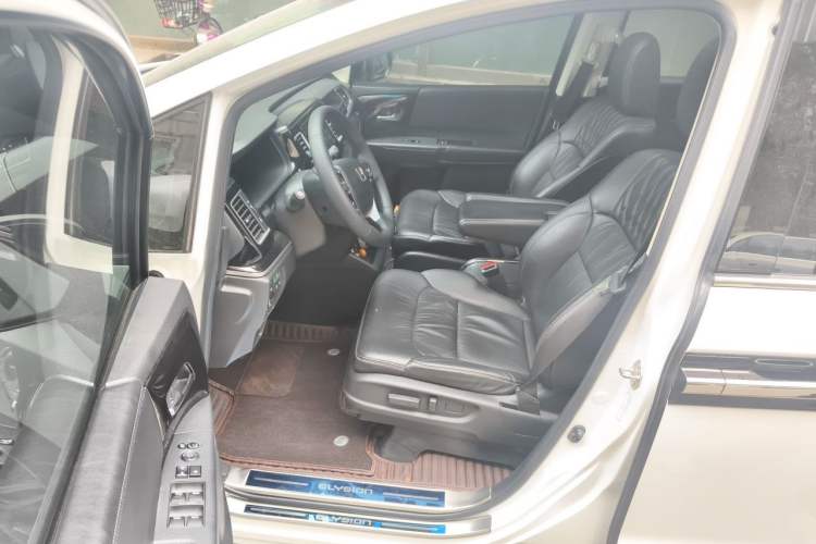 Used Honda Elysion 2019 2.0L Hybrid Supreme Edition Driver Seat