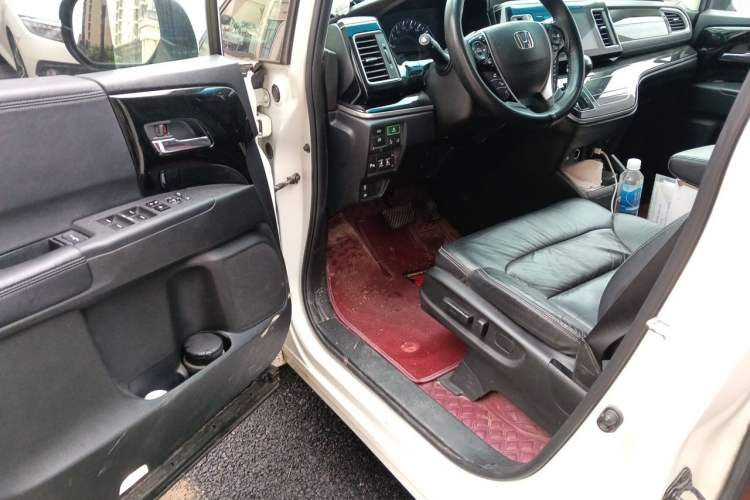 Used Honda Elysion 2019 2.0L Hybrid Supreme Edition Driver Seat