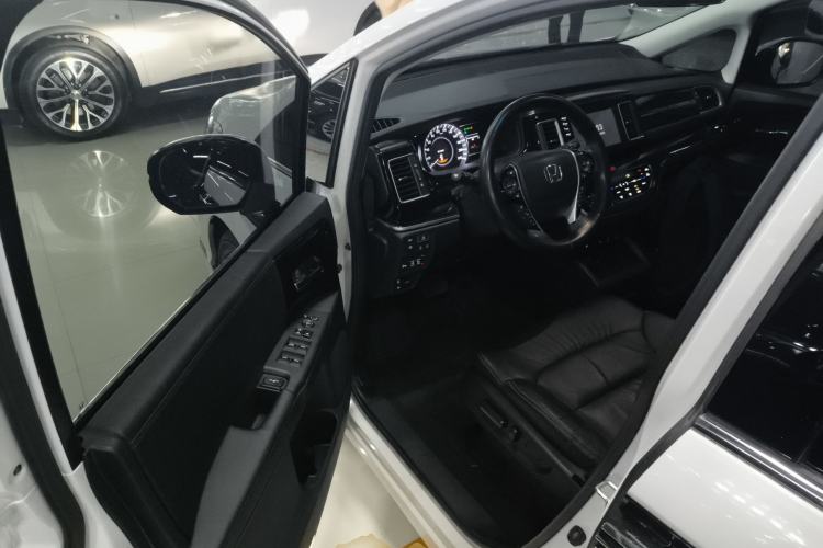 Used Honda Elysion 2019 2.0L Hybrid Luxury Edition Driver Seat