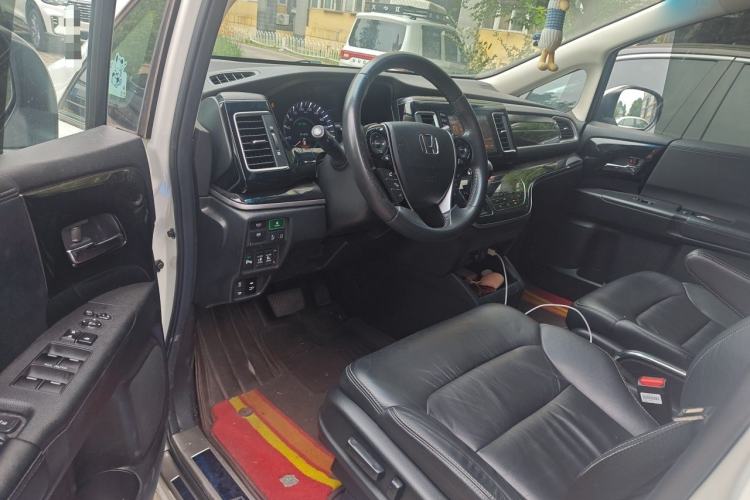 Used Honda Elysion 2019 2.0L Hybrid Supreme Edition Driver Seat