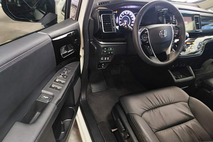 Used Honda Elysion 2019 2.0L Hybrid Luxury Edition Driver Seat
