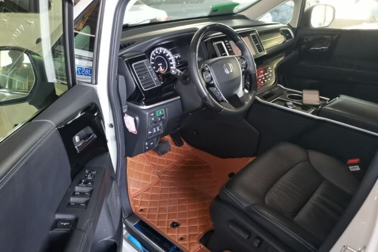 Used Honda Elysion 2019 2.0L Hybrid Luxury Edition Driver Seat