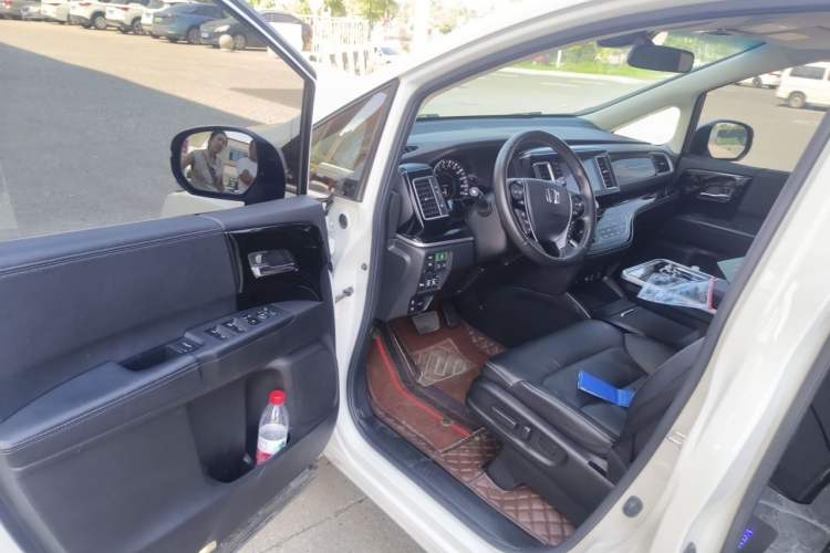 Used Honda Elysion 2019 2.0L Hybrid Luxury Edition Driver Seat