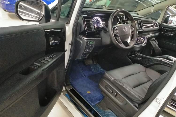 Used Honda Elysion 2019 2.0L Hybrid Luxury Edition Driver Seat