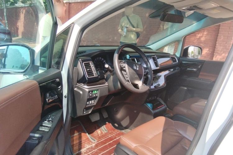 Used Honda Elysion 2019 2.0L Hybrid Supreme Edition Driver Seat