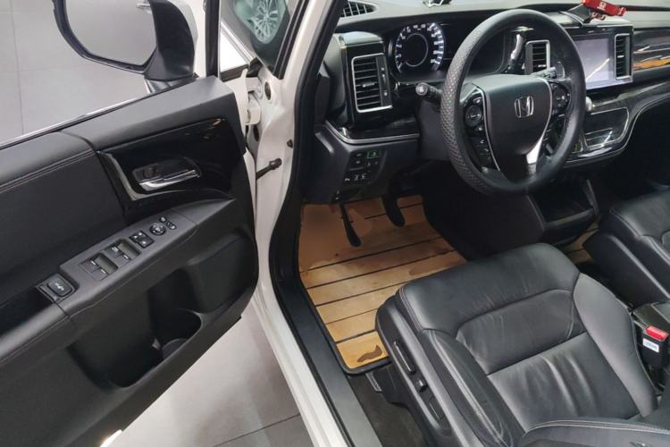 Used Honda Elysion 2019 2.0L Hybrid Luxury Edition Driver Seat