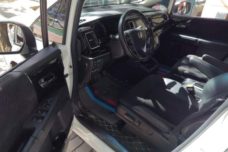 Used Honda Elysion 2019 2.0L Hybrid Comfort Edition Driver Seat
