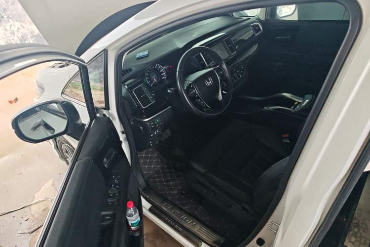 Used Honda Elysion 2019 2.0L Hybrid Luxury Edition Driver Seat