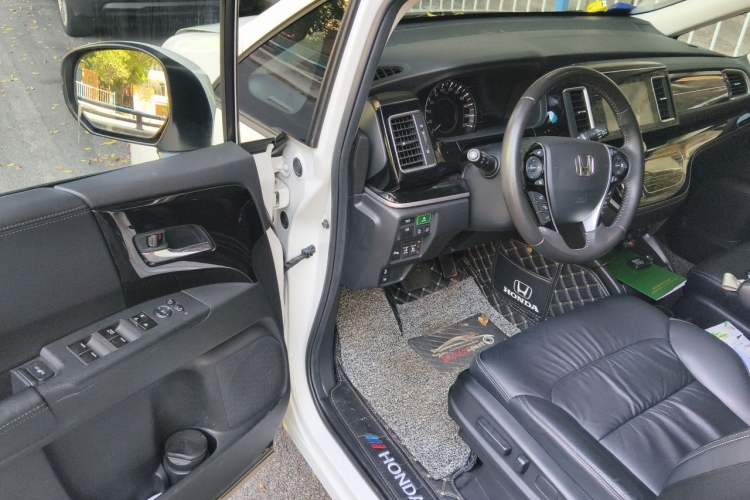Used Honda Elysion 2019 2.0L Hybrid Luxury Edition Driver Seat