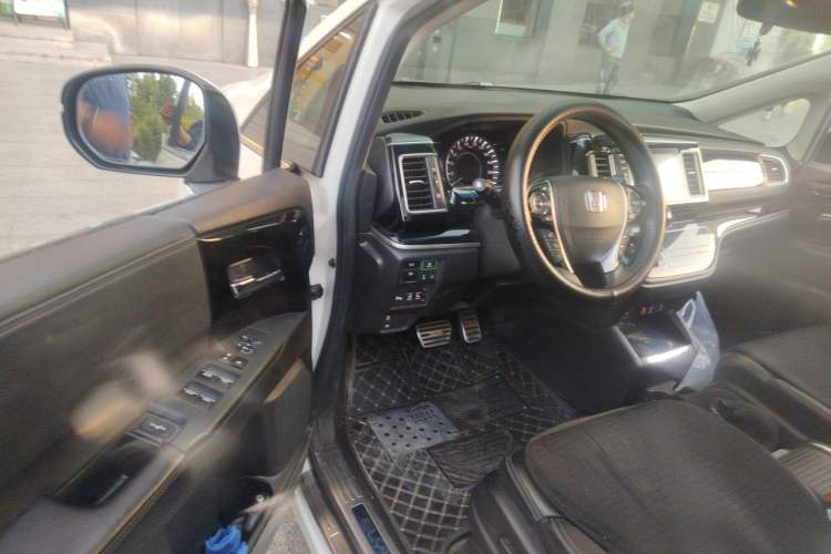 Used Honda Elysion 2019 2.0L Hybrid Luxury Edition Driver Seat
