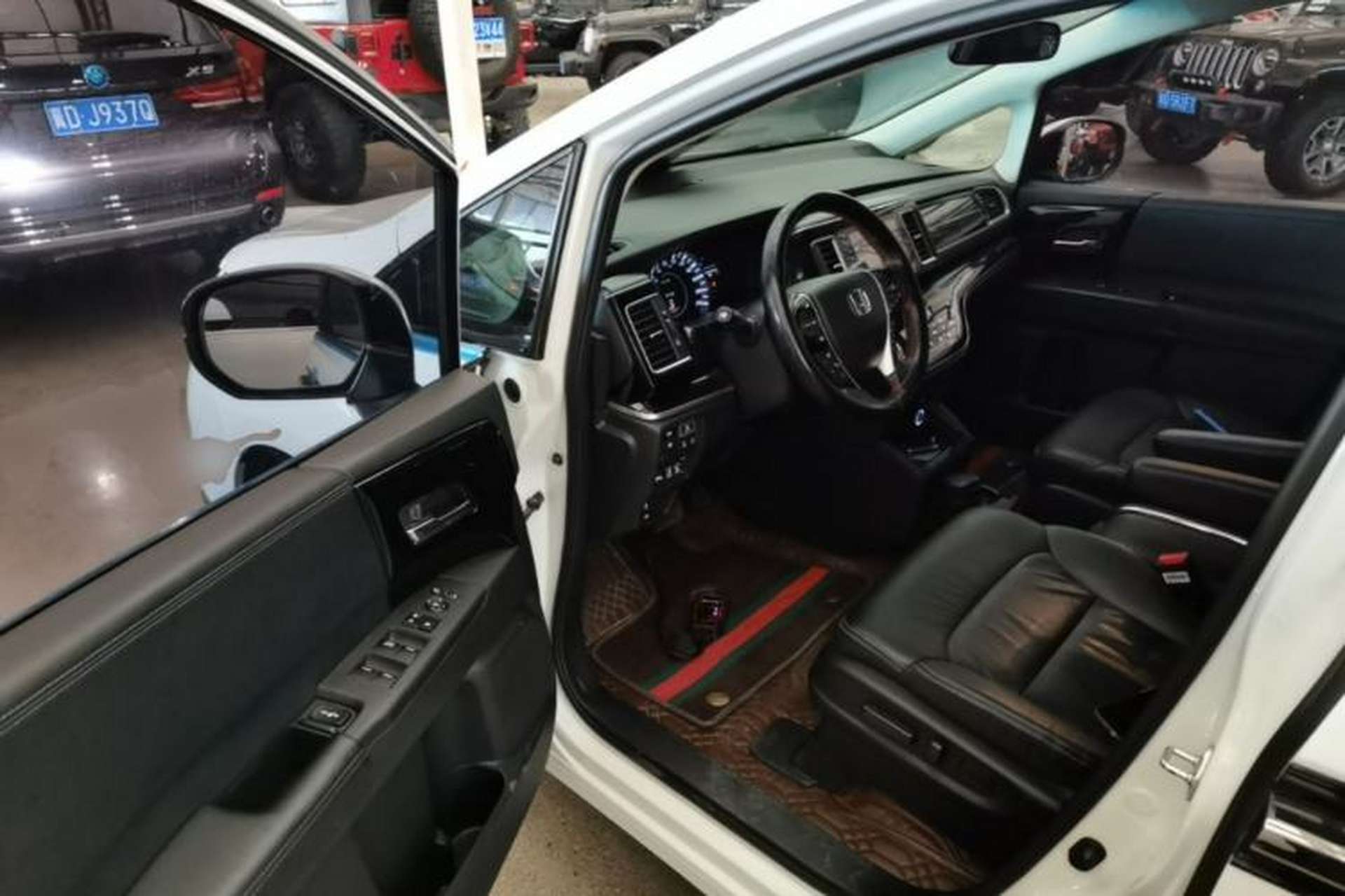 Used Honda Elysion 2019 2.0L Hybrid Luxury Edition Driver Seat