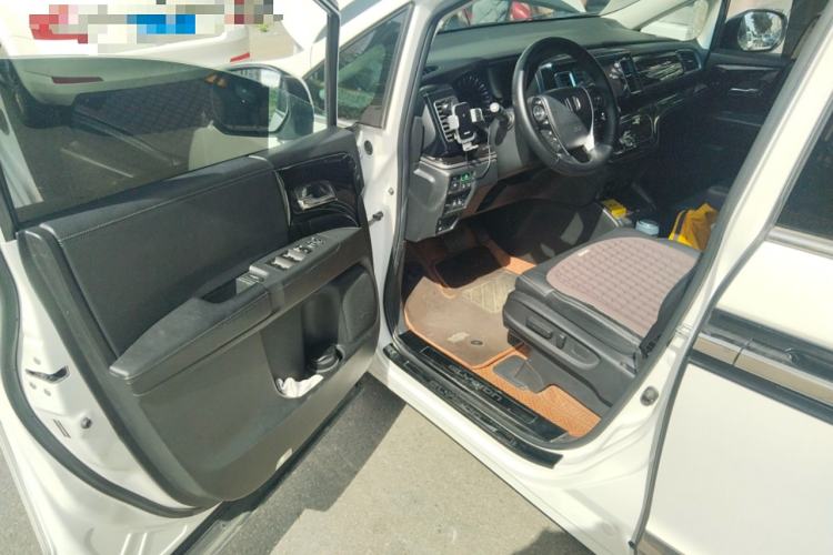 Used Honda Elysion 2019 2.0L Hybrid Luxury Edition Driver Seat