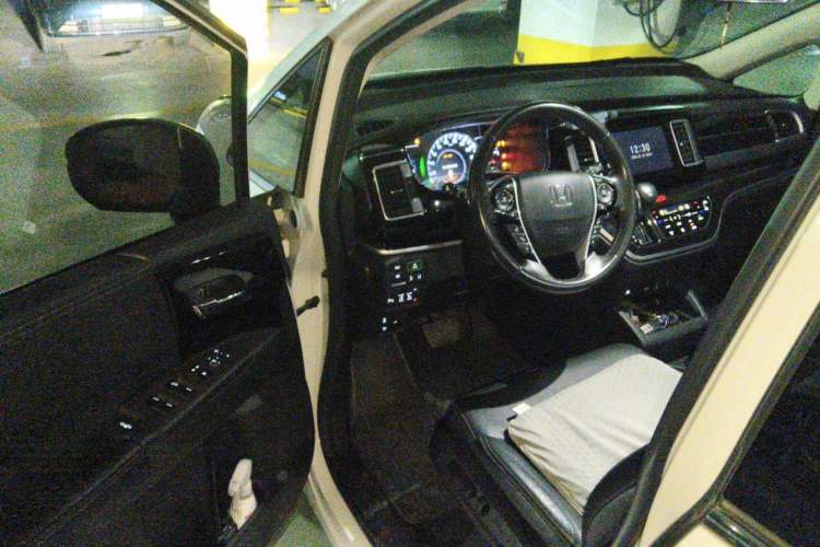 Used Honda Elysion 2019 2.0L Hybrid Luxury Edition Driver Seat
